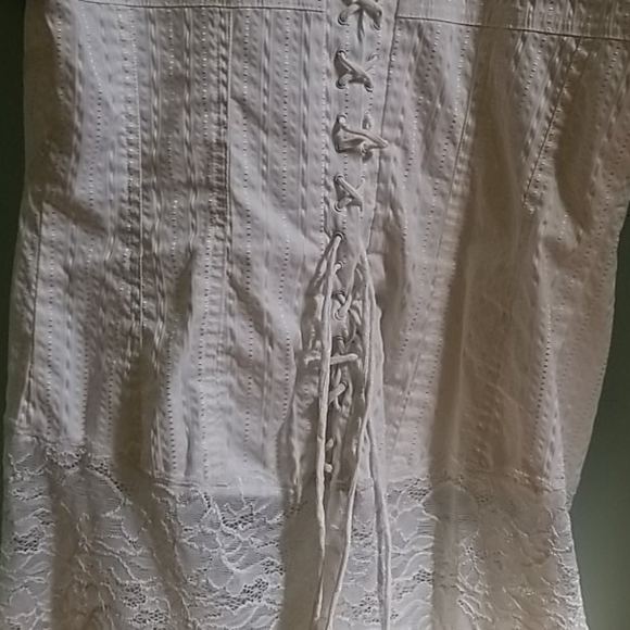 Vintage-Style Hook and Eye Closure Blouse - Picture 3 of 5